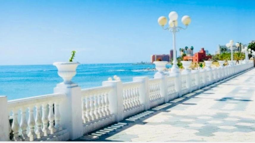 Апартаменты Precioso Apartamento Frente Al Mar Benalbeach Бенальмадена Экстерьер фото